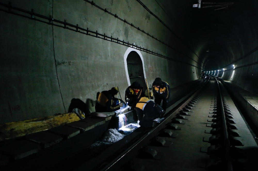 恩施铁路运营隧道病害现状